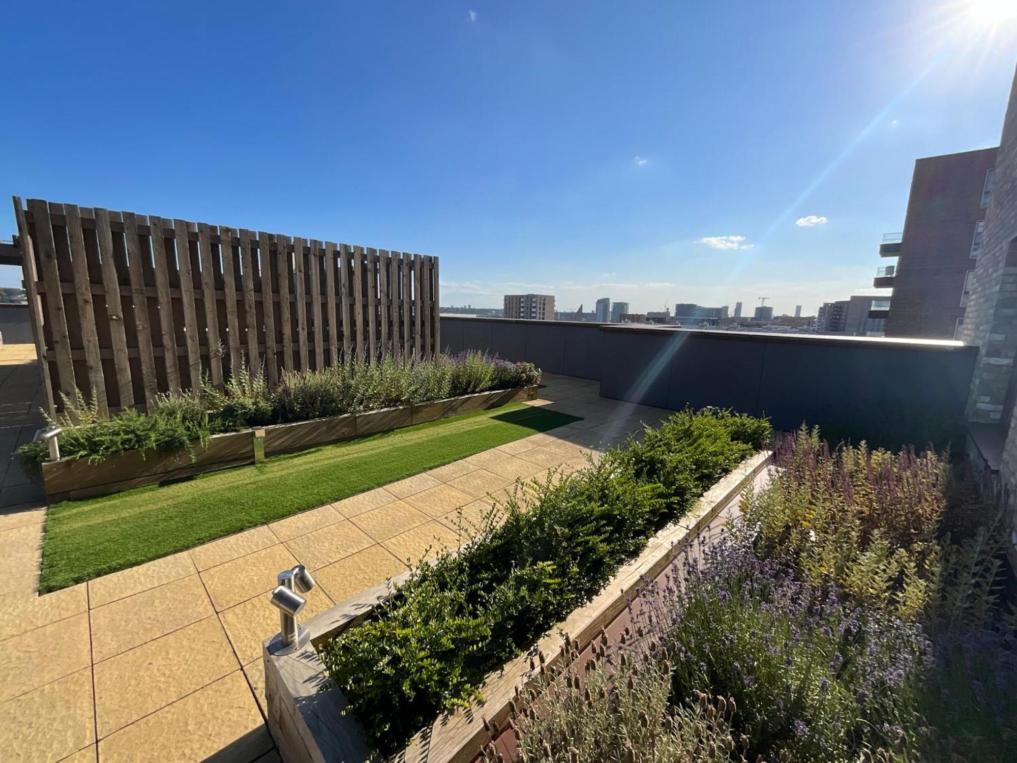 Deluxe Double Bed In Shared Apt Near Canary Wharf, City Airport & O2 Arena With Thames View London Bagian luar foto