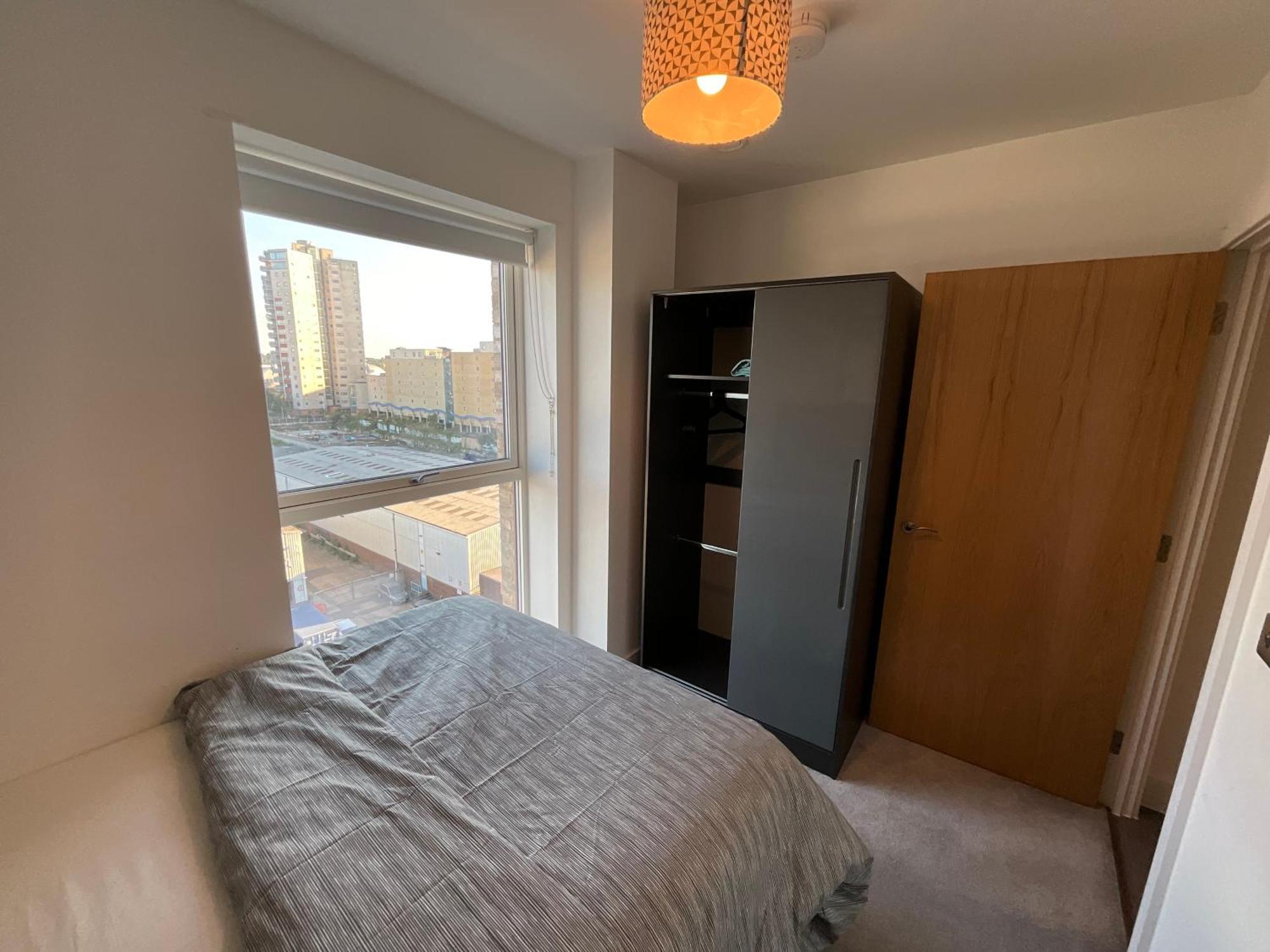 Deluxe Double Bed In Shared Apt Near Canary Wharf, City Airport & O2 Arena With Thames View London Bagian luar foto