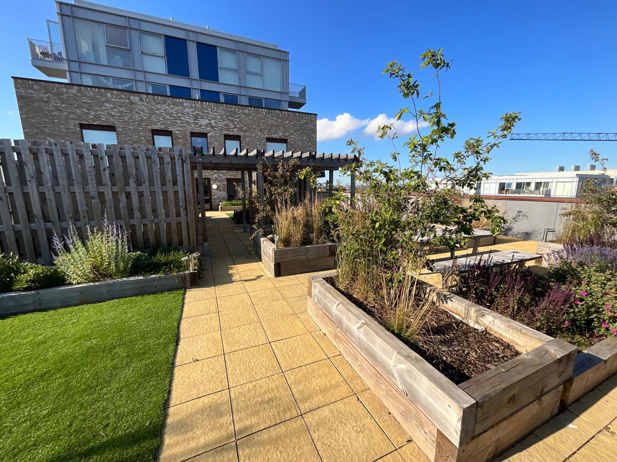 Deluxe Double Bed In Shared Apt Near Canary Wharf, City Airport & O2 Arena With Thames View London Bagian luar foto