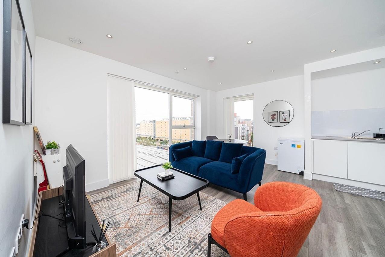 Deluxe Double Bed In Shared Apt Near Canary Wharf, City Airport & O2 Arena With Thames View London Bagian luar foto