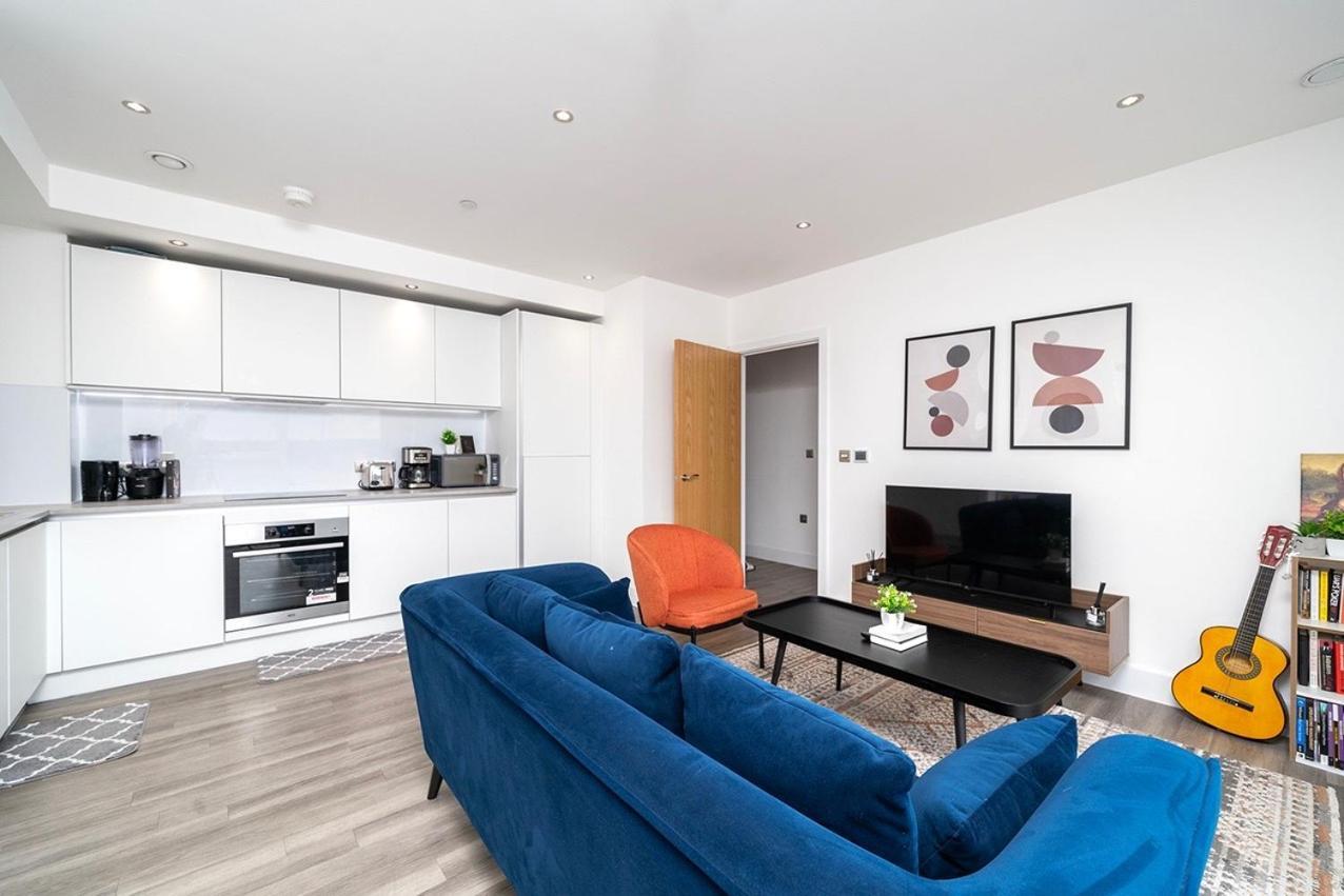 Deluxe Double Bed In Shared Apt Near Canary Wharf, City Airport & O2 Arena With Thames View London Bagian luar foto